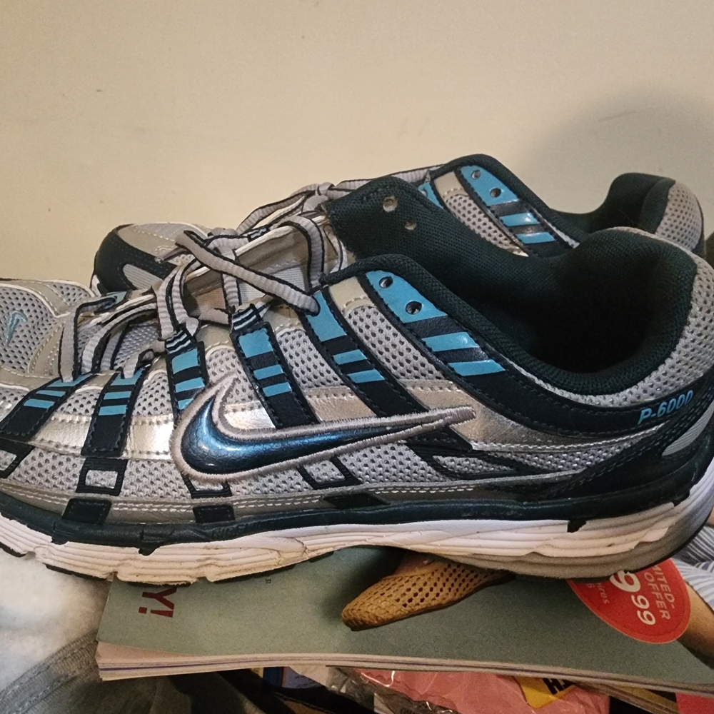 Nike Black and Blue Running Shoes - Picture 3 of 4